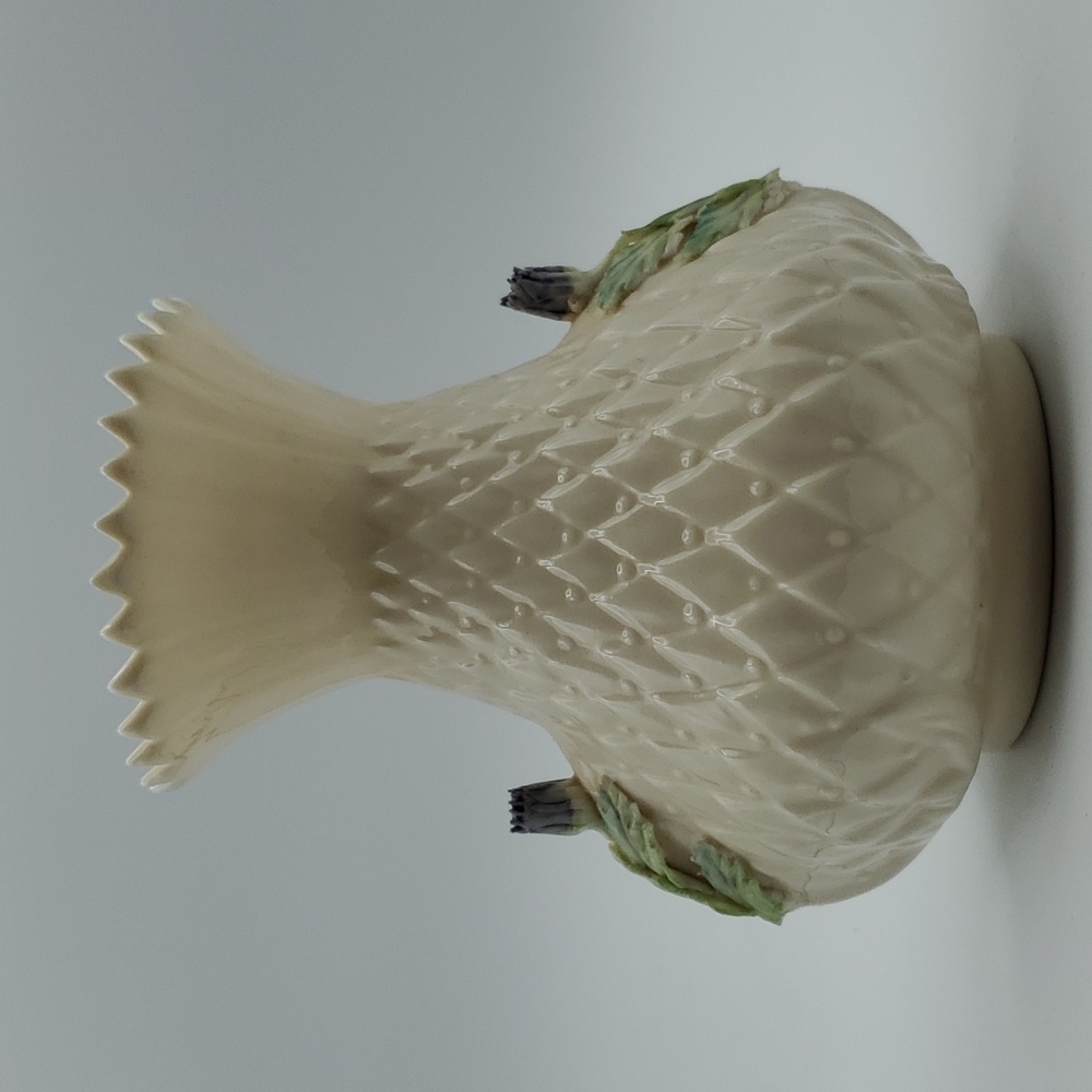 Belleek Ireland Thistle Vase / Belleek Ireland Beautiful Vintage Vase - Picture 4 of 6
